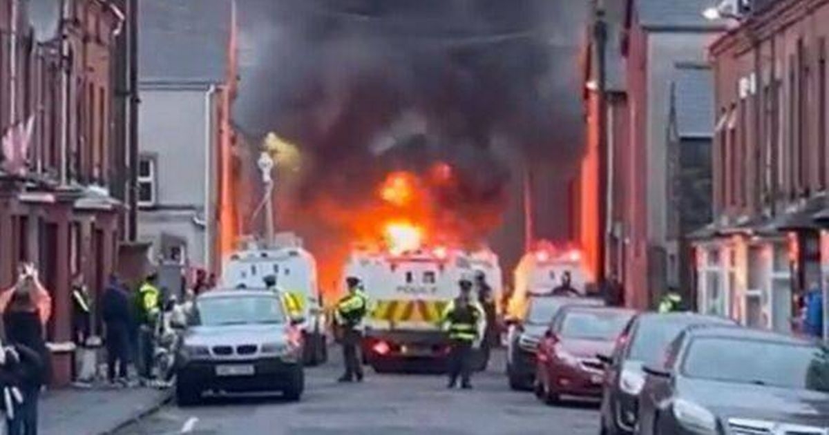 Riot police sent in as UK town set alight after petrol bombs thrown at police