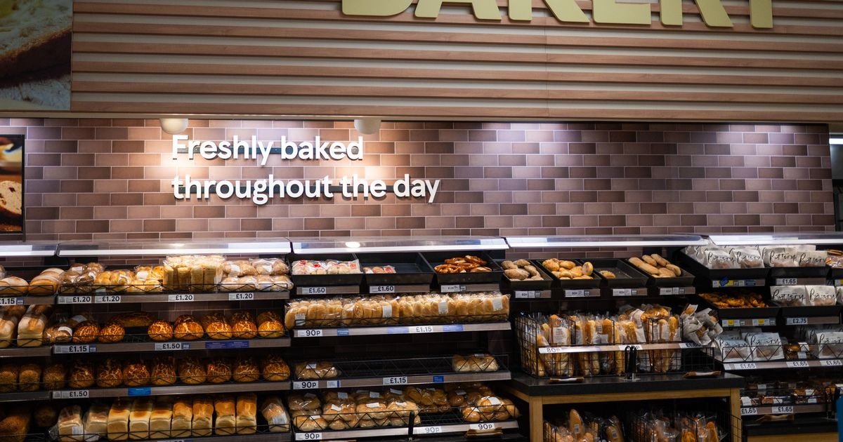 Tesco shoppers point out 'issue' with giant 24-layer 'Matilda Cake'