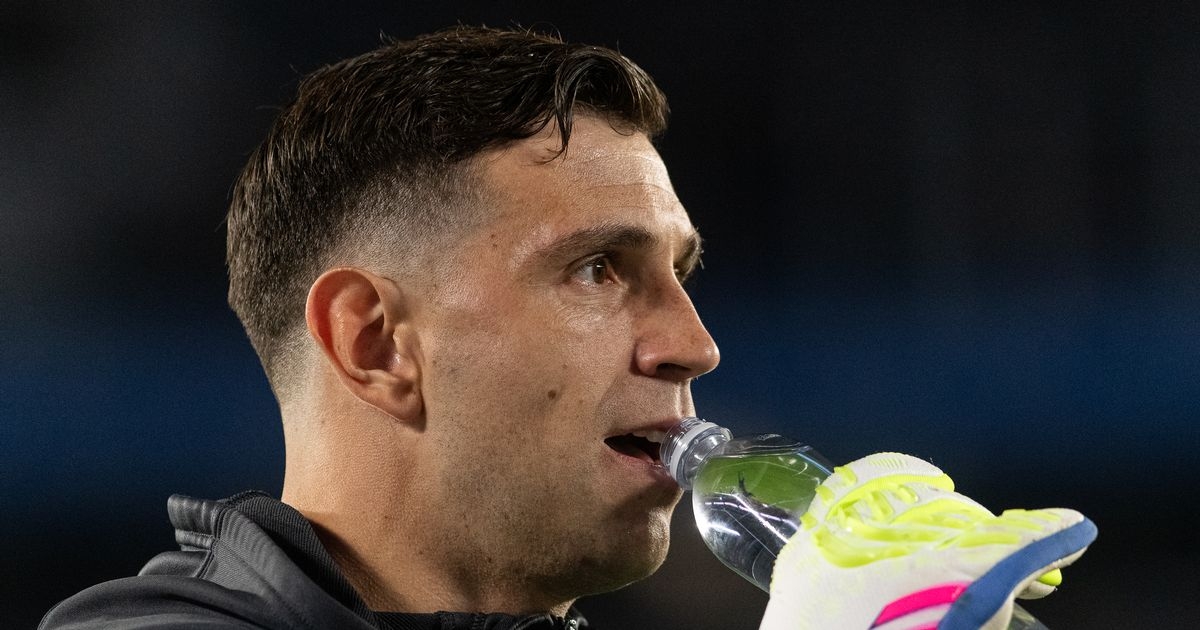 Emi Martinez's wife issues update on Villa star amid Man Utd transfer links