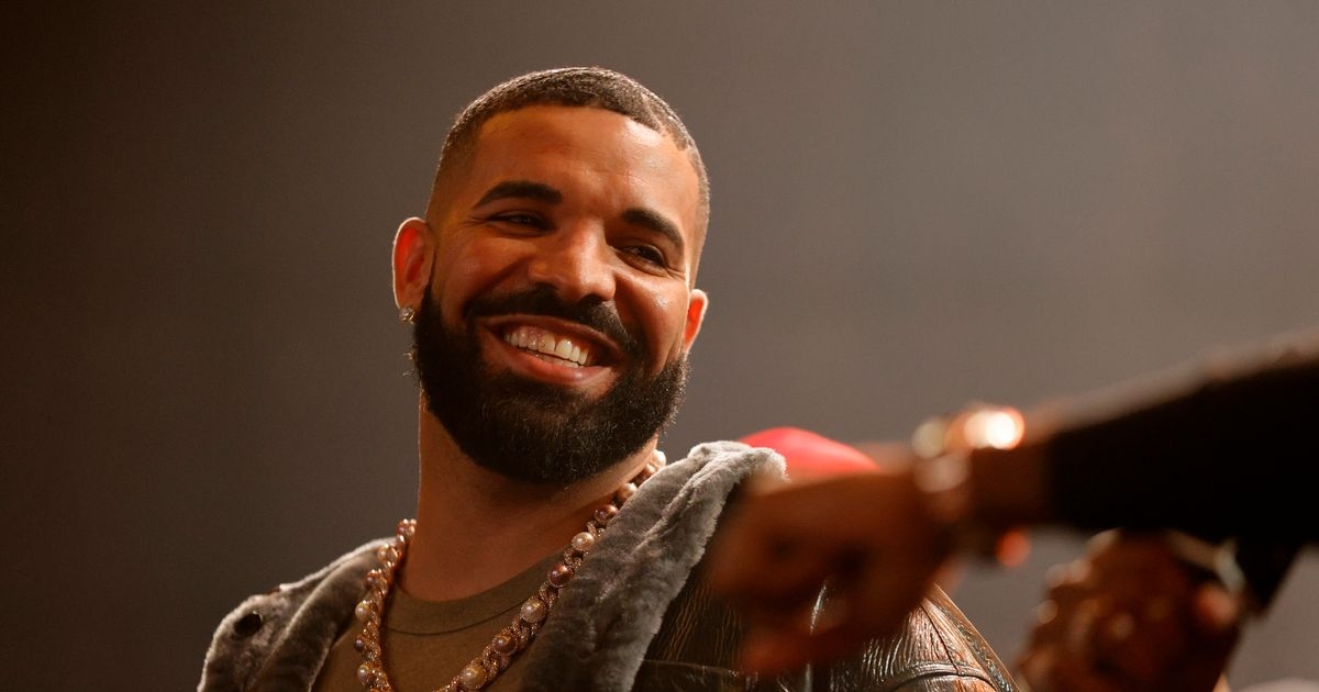 Drake fans can see the star with VIP access through one website