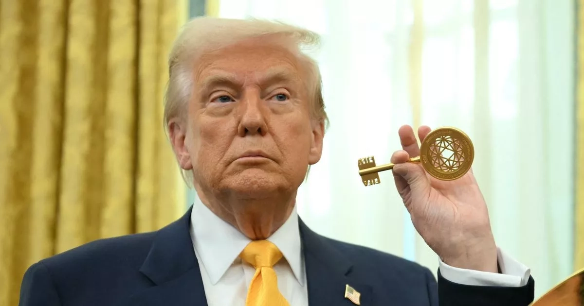 Alarm as Donald Trump 'throws a grenade' at crucial defence deal with UK
