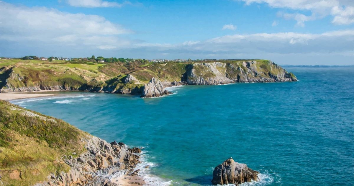 Pretty coastal town with UK's best hidden beach named cheapest seaside day out