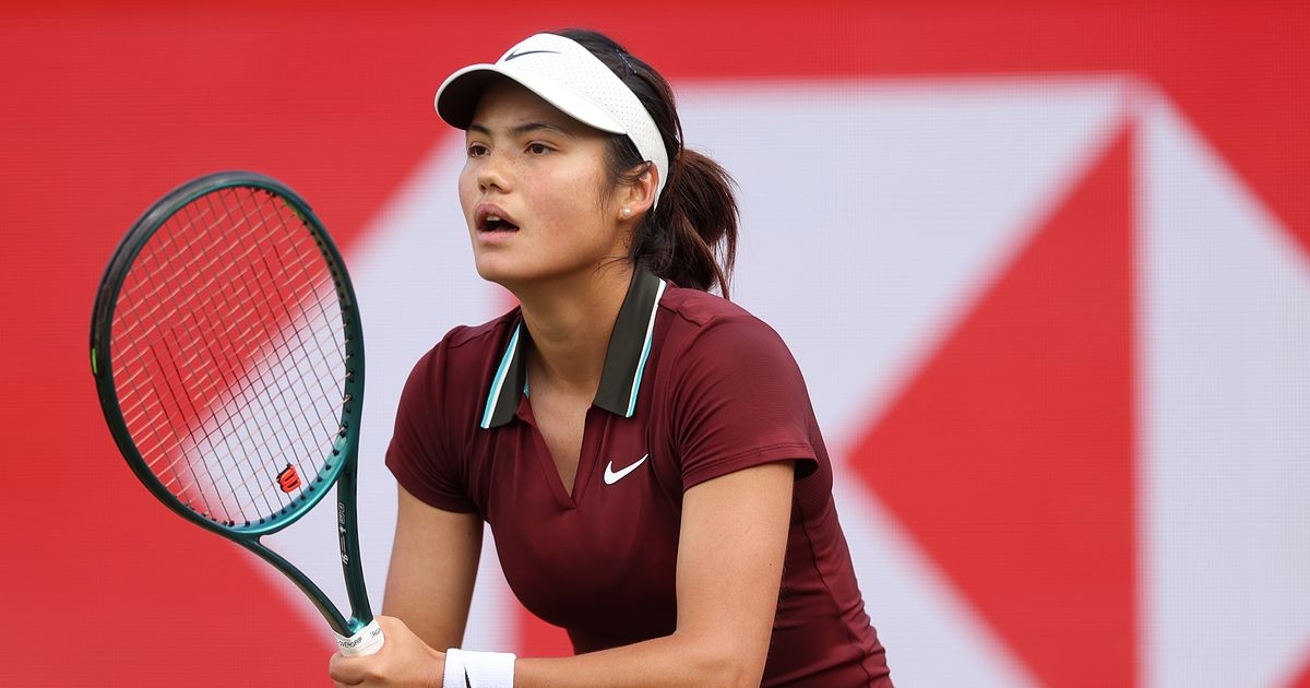 Emma Raducanu crashes out at Queen's after 'breaking rule' against Qinwen Zheng