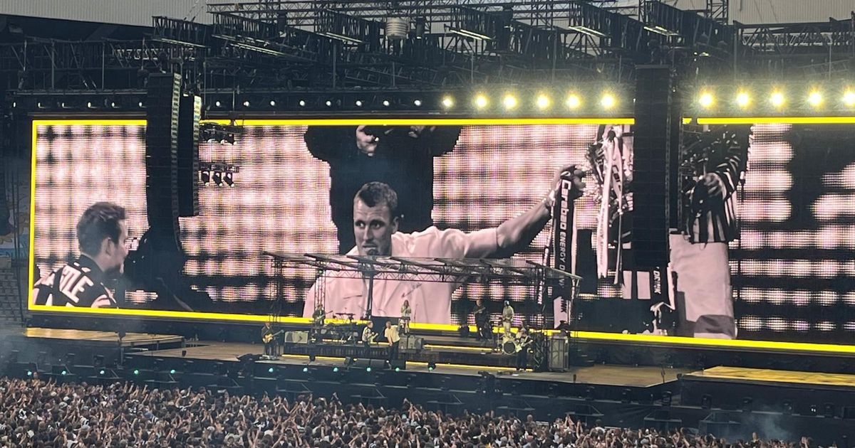 Newcastle Utd hero joins Sam Fender on stage in front of 50,000 fans