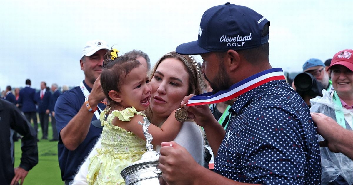 JJ Spaun's 'awkward' moment with wife after US Open win as fans say same thing