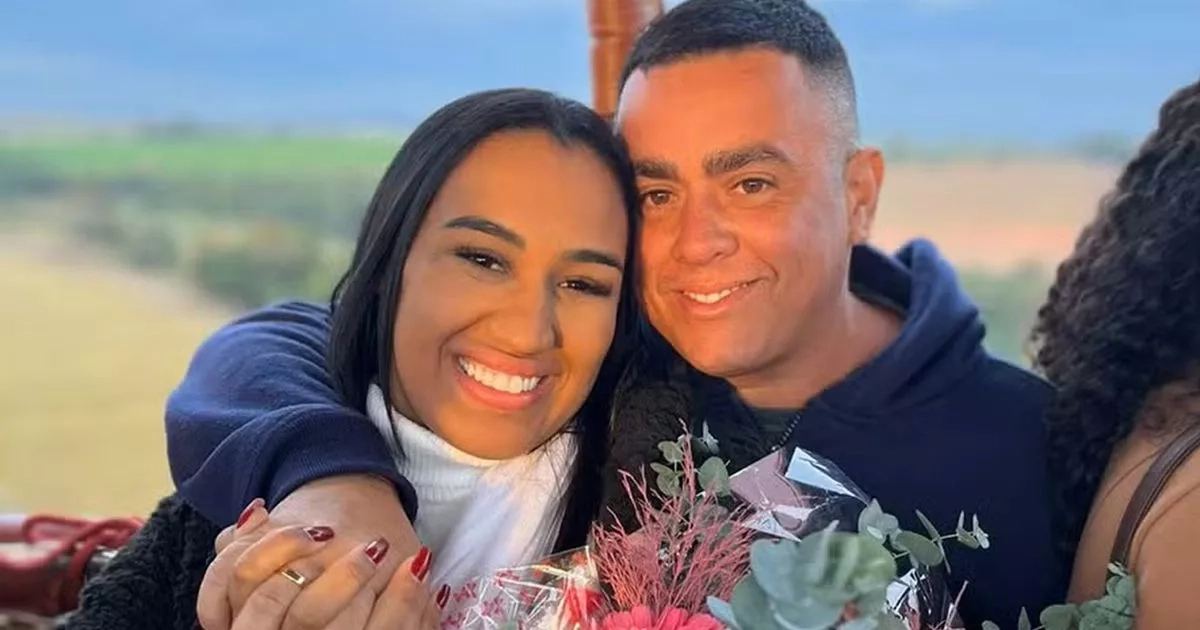 Couple get engaged on hot air balloon moments before it crashes in disaster