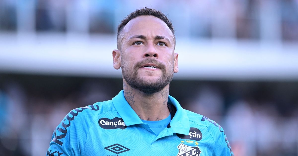 Neymar's dad makes cryptic transfer statement after fans 'came to our windows'