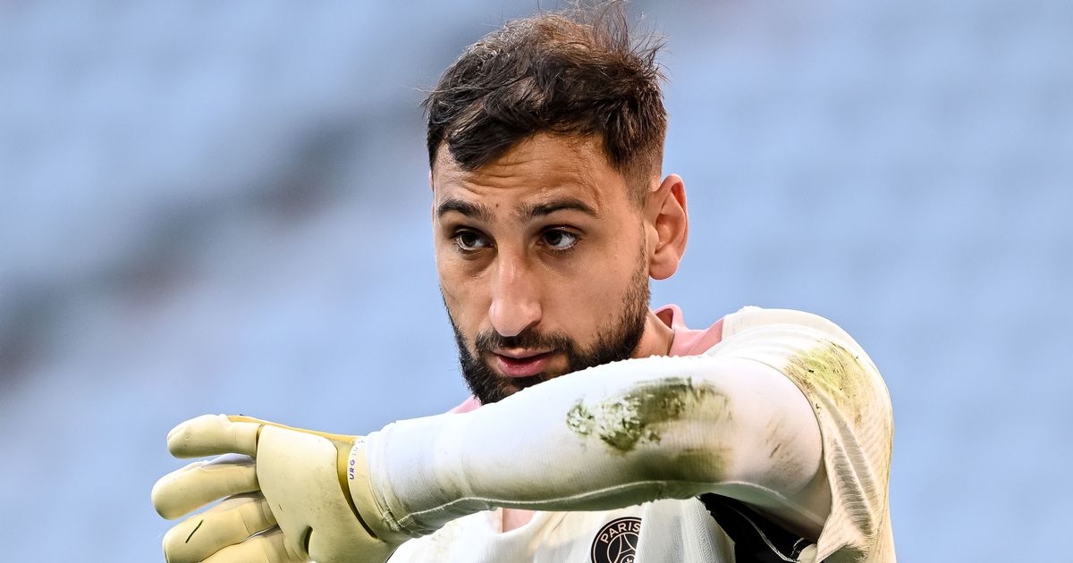 Donnarumma issues update on PSG future as Man Utd lurk after private talks