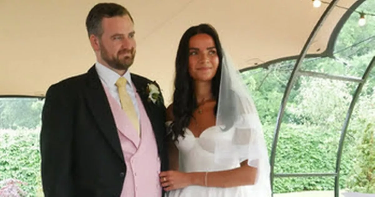 Couple who eat Domino's on every anniversary serve slices at wedding