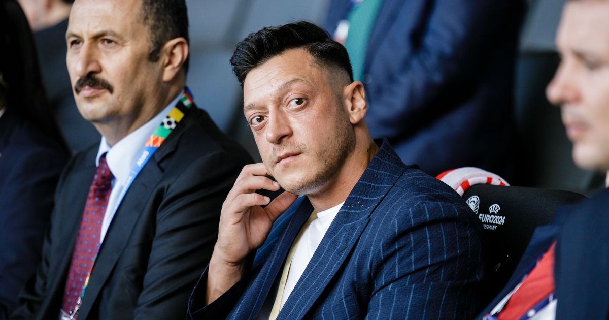 Mesut Ozil clarifies role in surprise transfer as Arsenal missed out on deal
