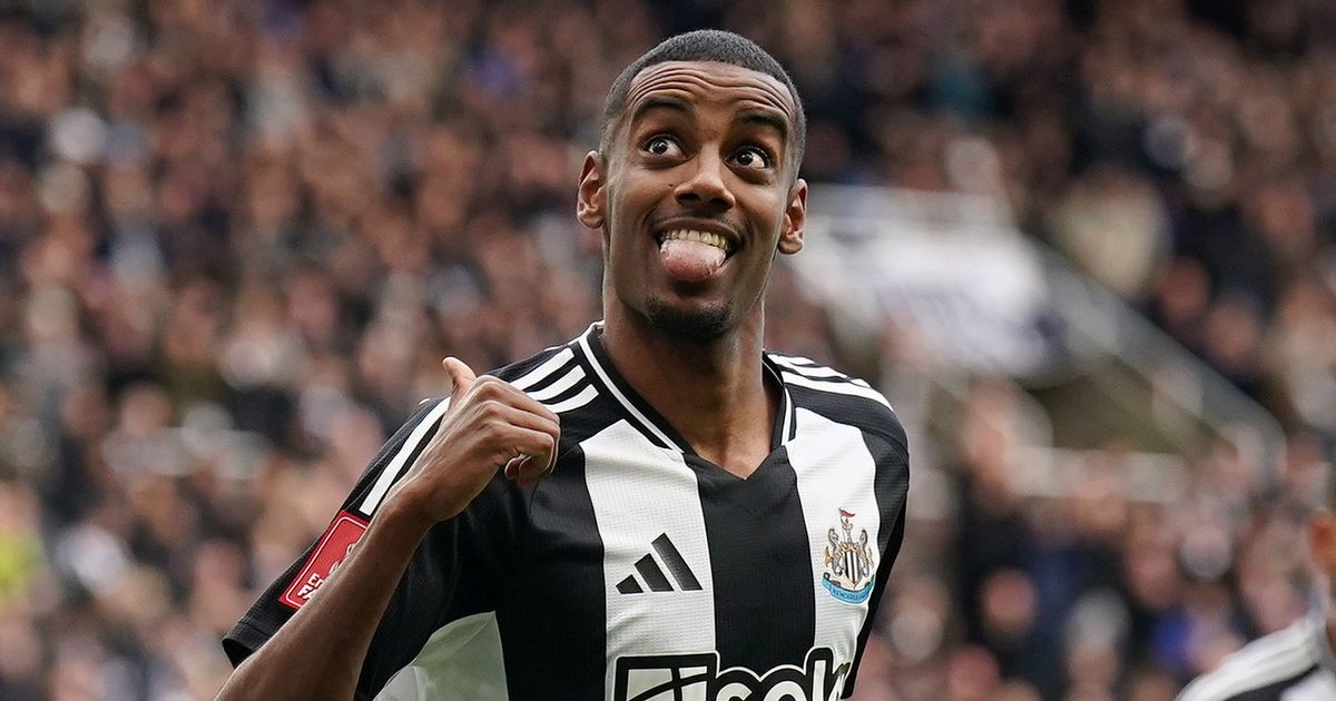Alexander Isak's two-word admission puts Arsenal in transfer driving seat