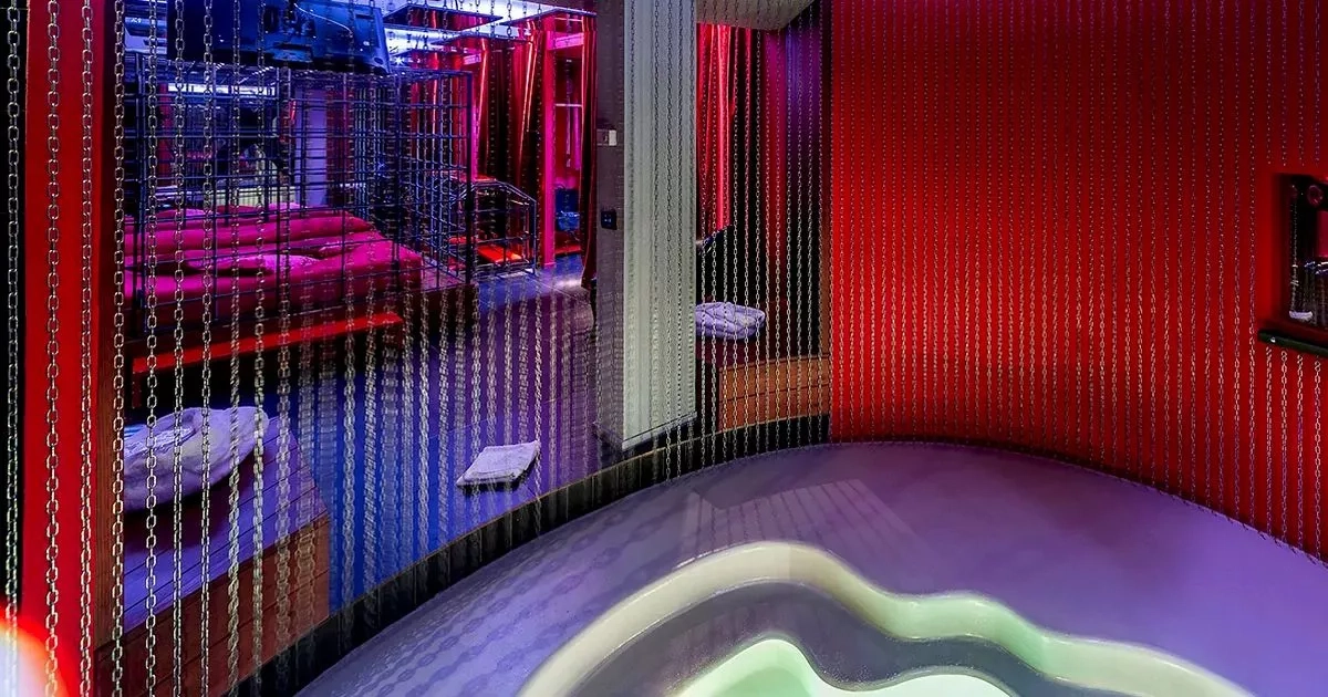 BA crew mistakenly booked into sex dungeon as they spot grim detail in room