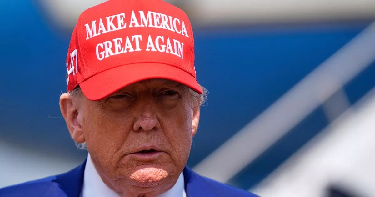 Donald Trump slams spy chief and says Iran has two weeks 'to come to senses'