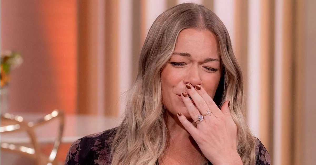 Pop star's teeth fall out mid-performance as panicked star dashes off stage