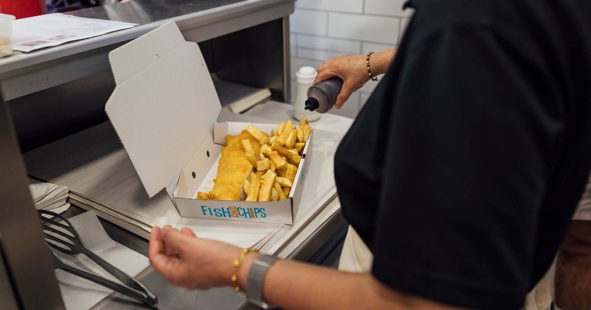 American visits UK seaside town for fish and chips but Brits spot 'problem'