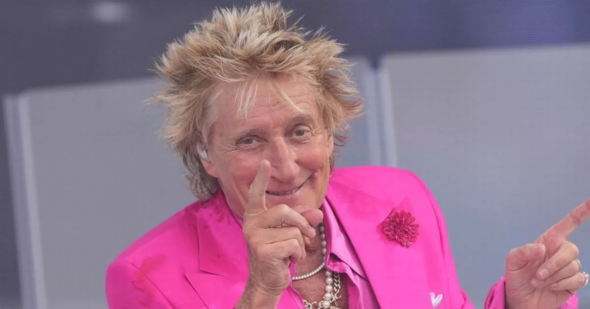 Rod Stewart's subtle nod to wife Penny Lancaster during Glastonbury Legends set