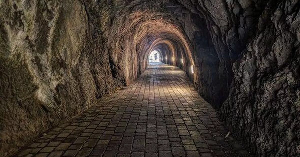 Beautiful UK beach with crystal clear waters can only be reached by tunnel