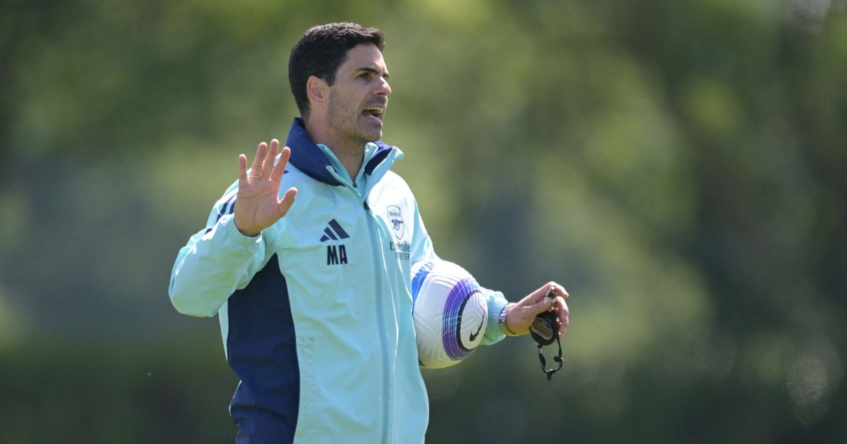 Defender makes surprise Arsenal departure as ex-Man Utd star agrees deal