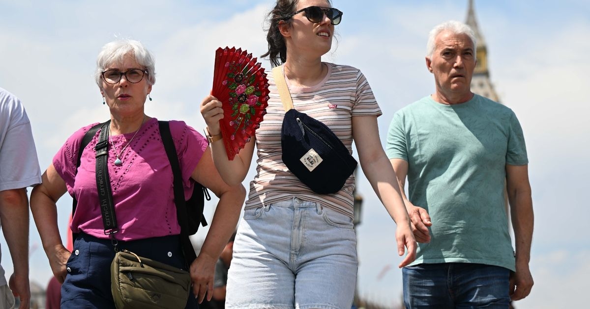 Met Office warns Brits as UK braced for 'longest heatwave this year'