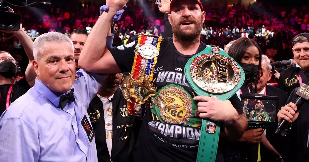 Tyson Fury offered huge title fight days after announcing boxing return