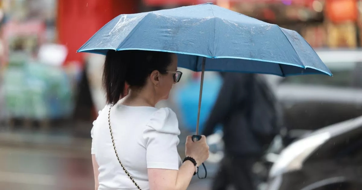 UK weather forecasters detail temperature change of -6C as westerly wind bites