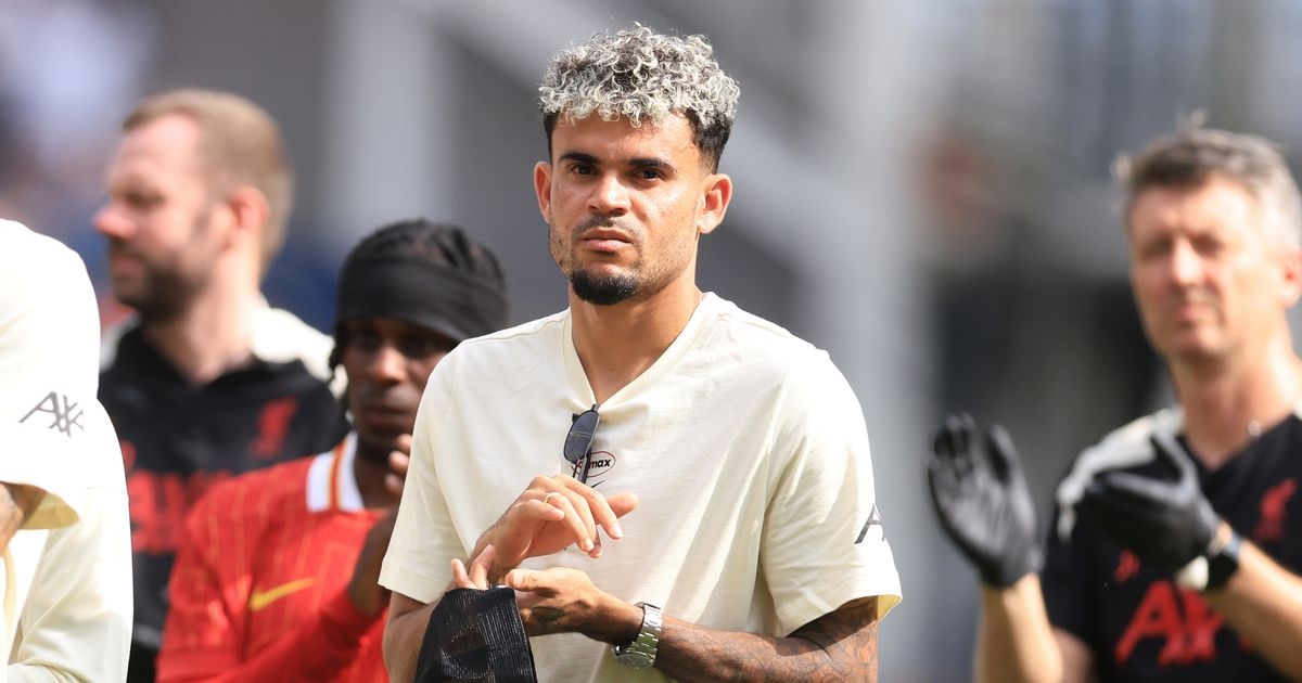 Former Liverpool star strongly warns against Bayern Munich signing Luis Diaz