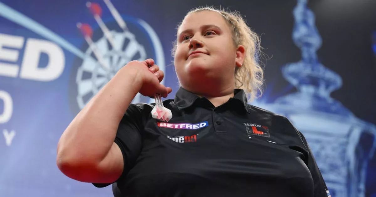 Beau Greaves 'can't win' as darts superstar weighs up huge career decision