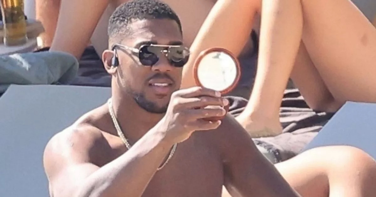 Anthony Joshua and Tyson Fury enjoying very different summers ahead of comebacks