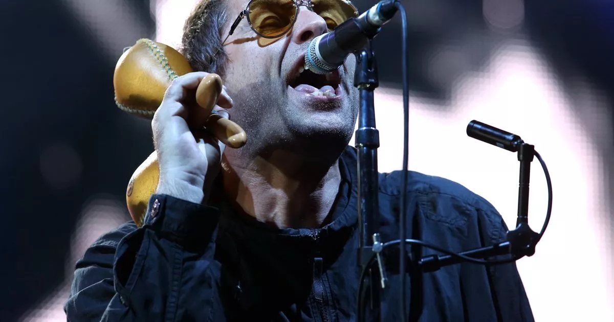 Oasis reviews for first Wembley gigs say there were 'enough tears to end water shortage'