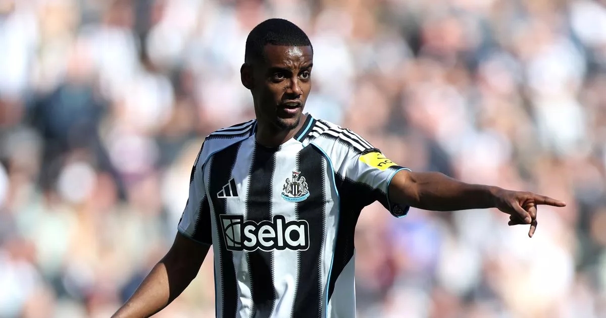 Liverpool transfer news: Arne Slot given Alexander Isak warning as £120m saga rolls on