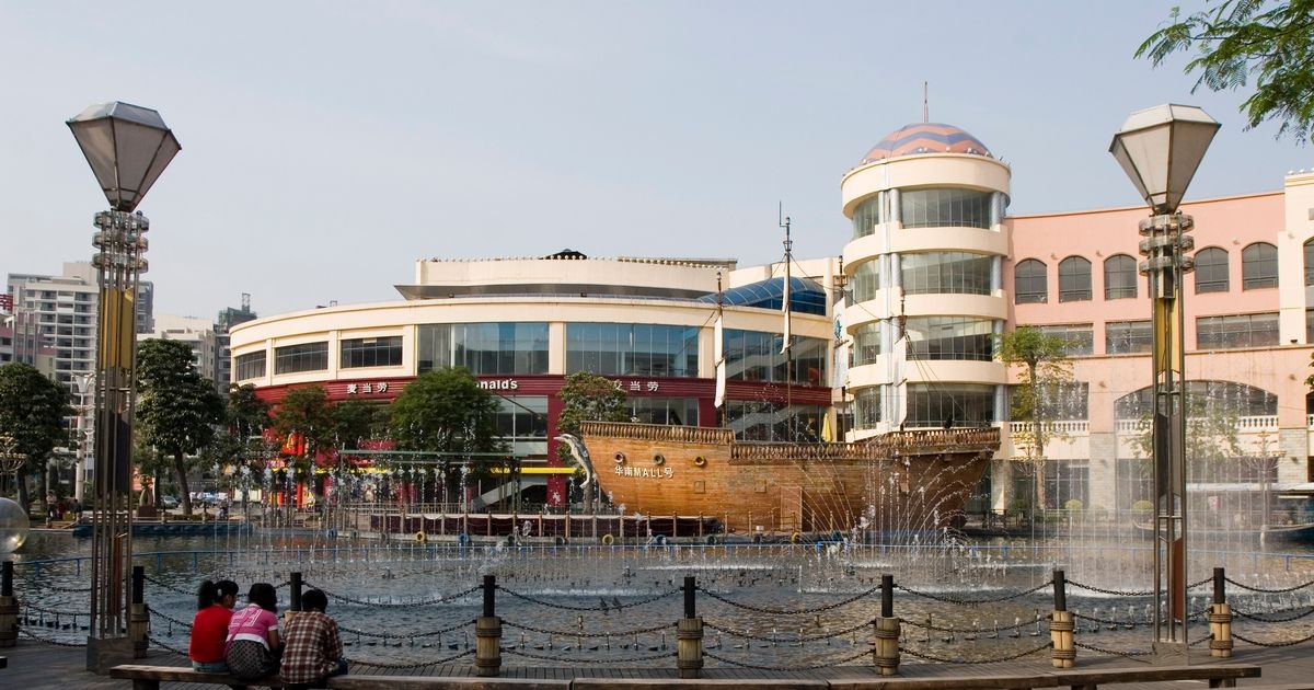 'World's biggest' shopping centre that now sits mostly abandoned