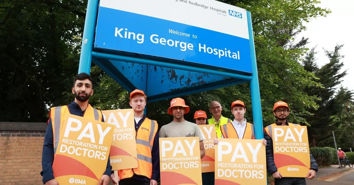 Doctors' strikes 'could last more than six months' as first NHS walkout ends