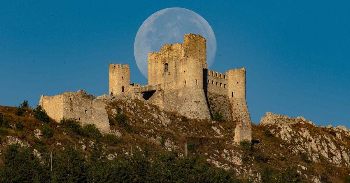 Brits to witness rare Sturgeon Moon in coming days - when and where to see it