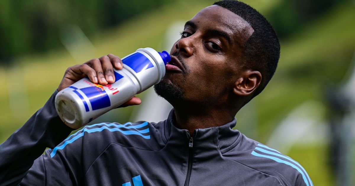 Alexander Isak's dream Liverpool transfer in limbo as Man Utd plan Benjamin Sesko swap deal