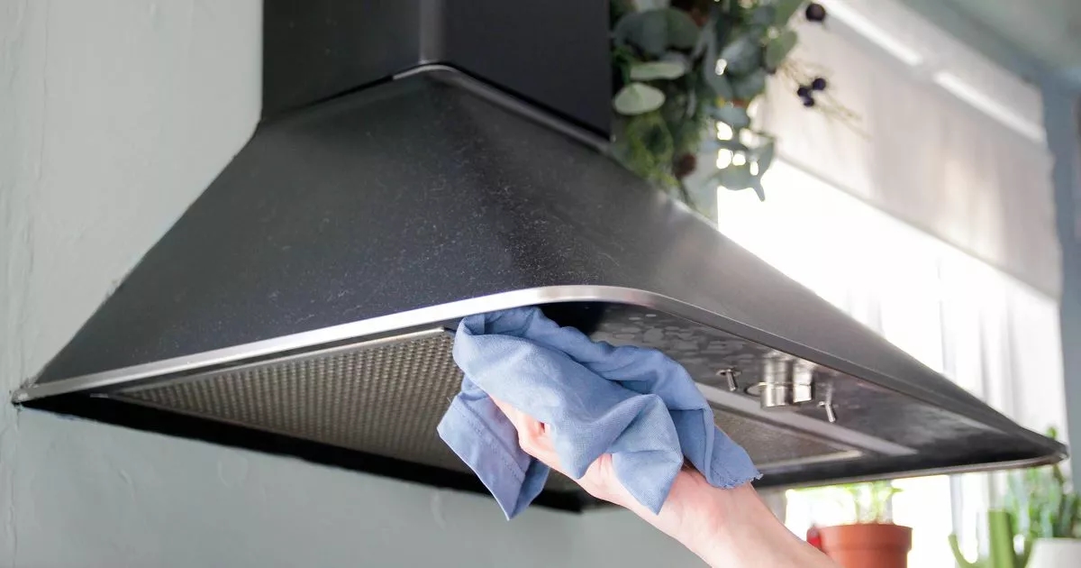 Sticky grease in extractor fans 'lifts easily' after simple 10-second method