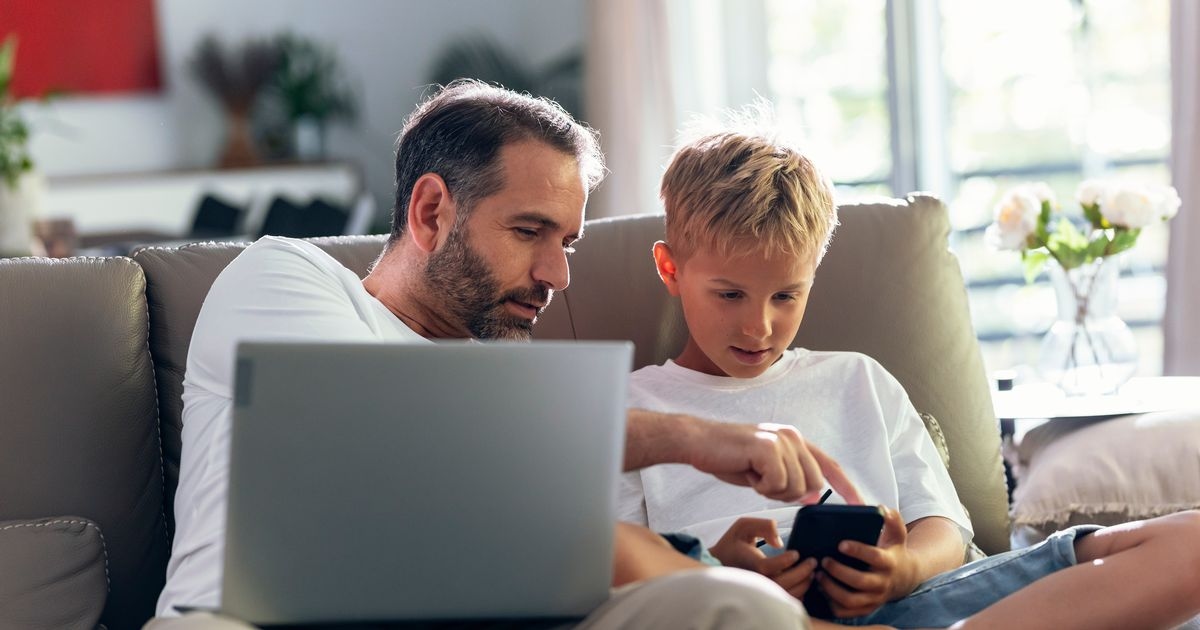Tech expert's holiday phone hack every parent should know before travelling