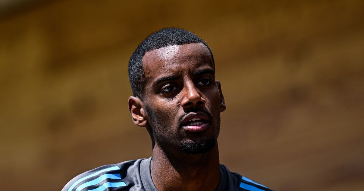 Liverpool transfer news: Arne Slot drops major hint as Alexander Isak stance revealed