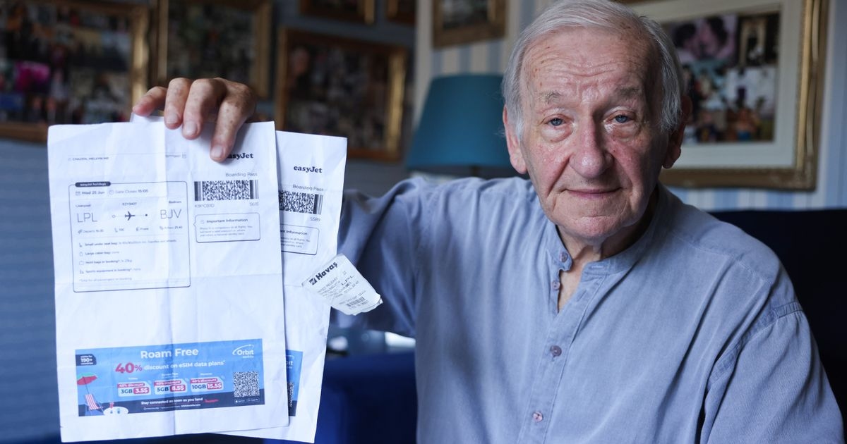Furious tourist 'offered £21 by easyJet' after being stranded in Turkey