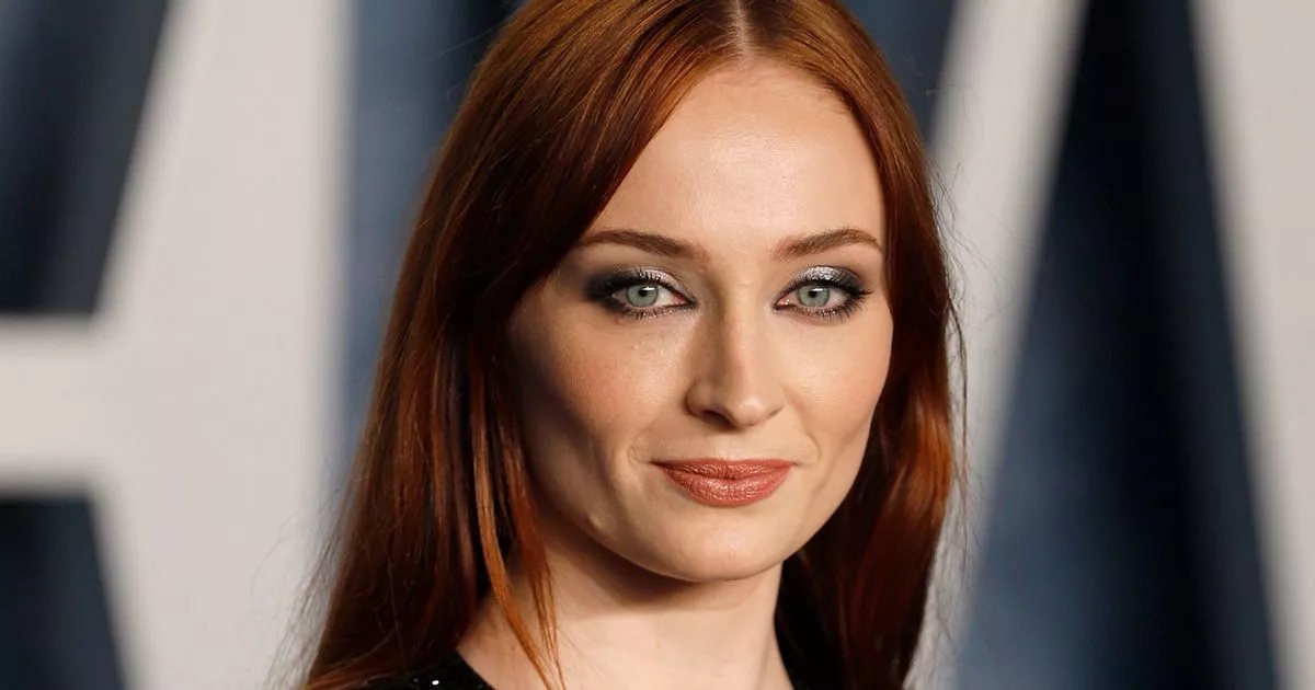 Sophie Turner issues savage response to mum shamer who accuses her of abandoning kids