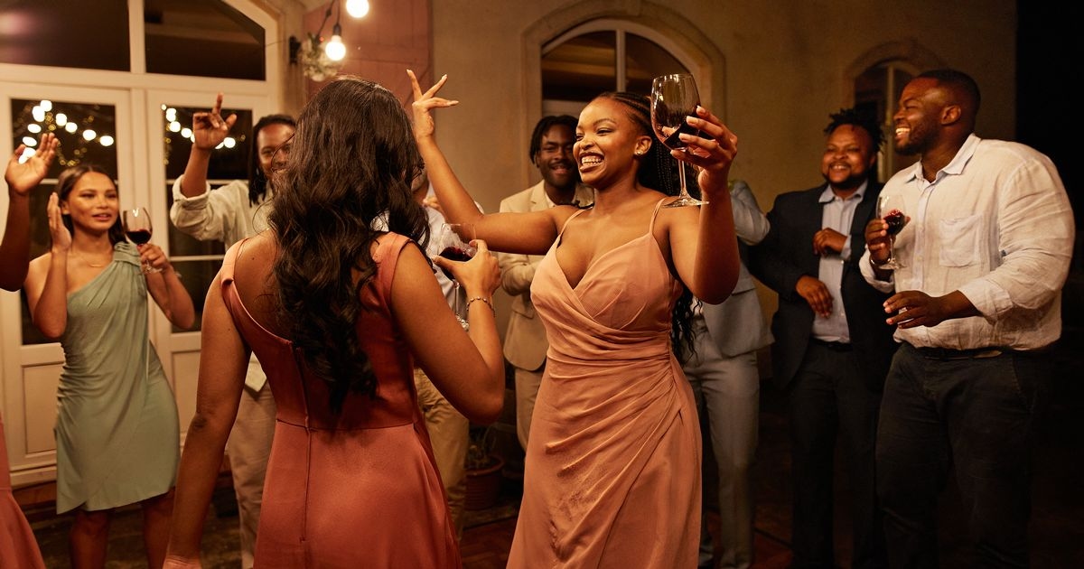 Bride's 'genius' matchmaking idea for wedding guests has people 'obsessed'
