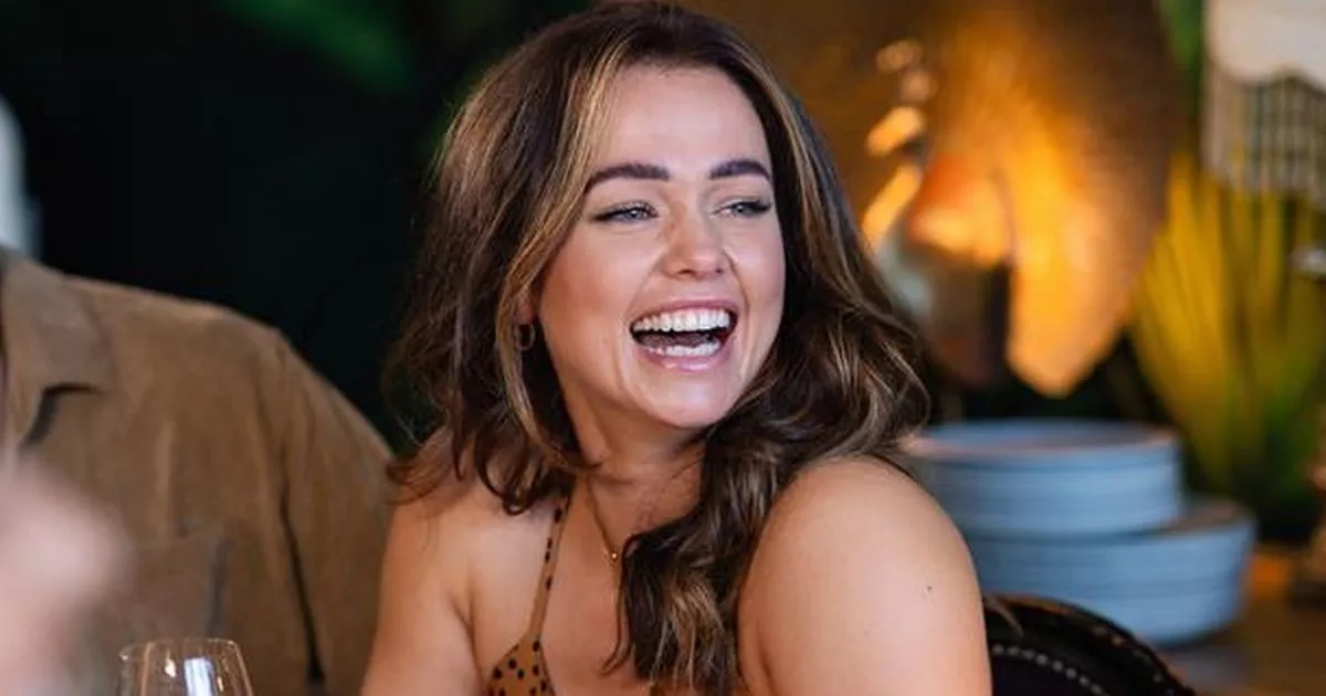 Handy teeth whitening gadget shoppers take on nights out that makes them 'so much whiter'
