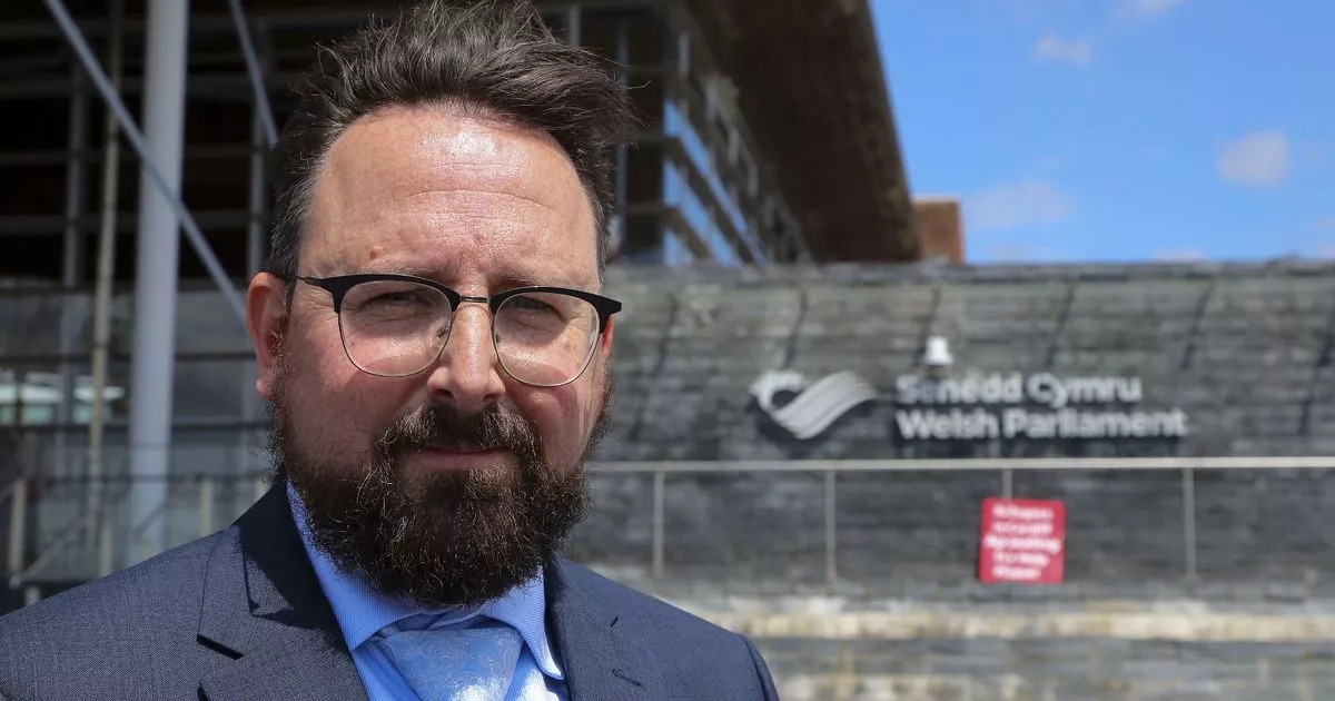 ​Keir Starmer pays tribute as Welsh Labour politician Hefin David dies suddenly