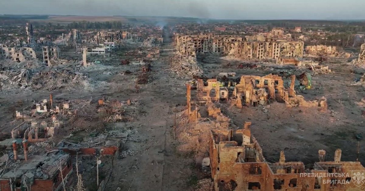 Haunting abandoned Ukraine ghost town deserted after Russia flattened it