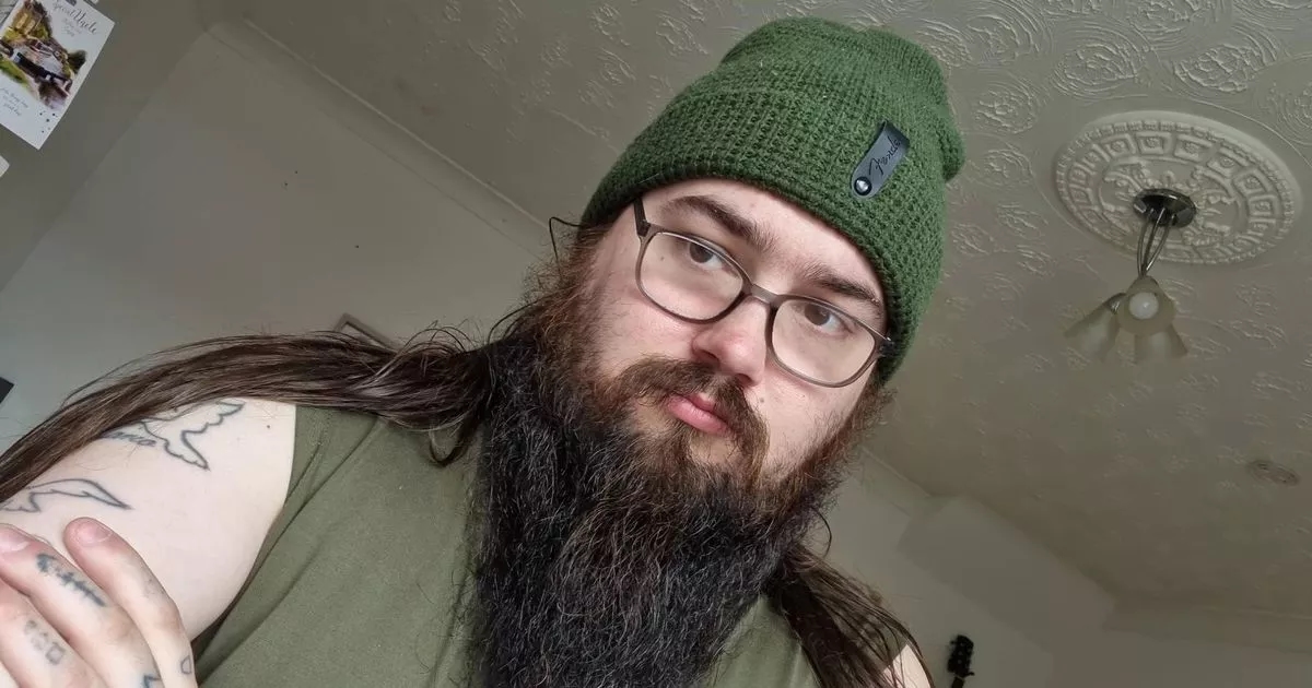 Man's Universal Credit payments stopped because of what stranger did