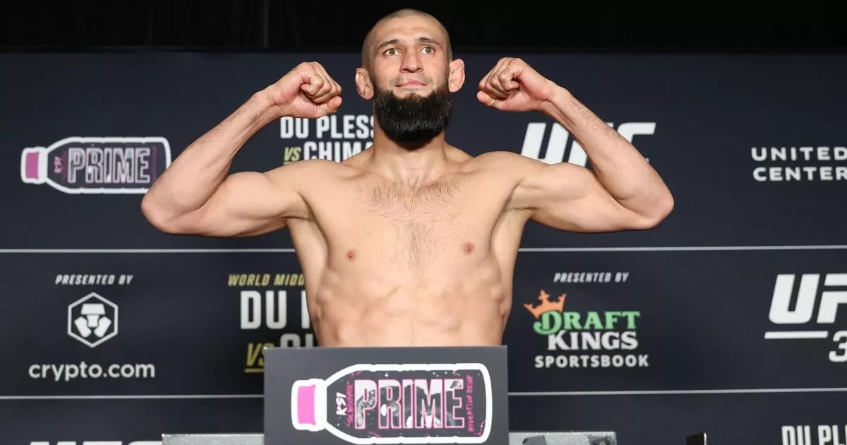 Khamzat Chimaev strips naked to make weight for Dricus Du Plessis fight