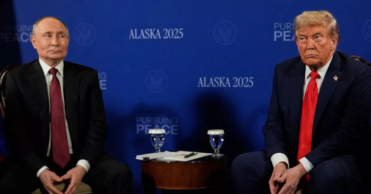 Donald Trump and Vladimir Putin show how similar they are after using same TWO power moves