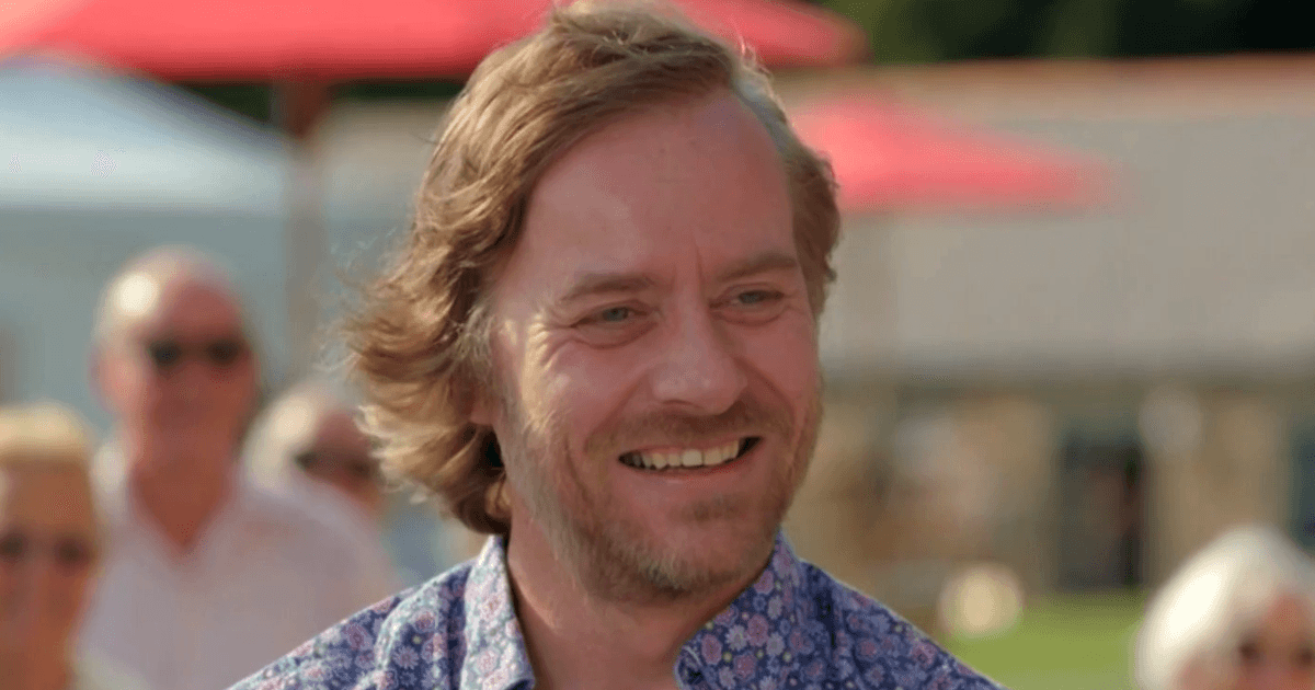 BBC Antiques Roadshow guest gobsmacked as auction item breaks show record
