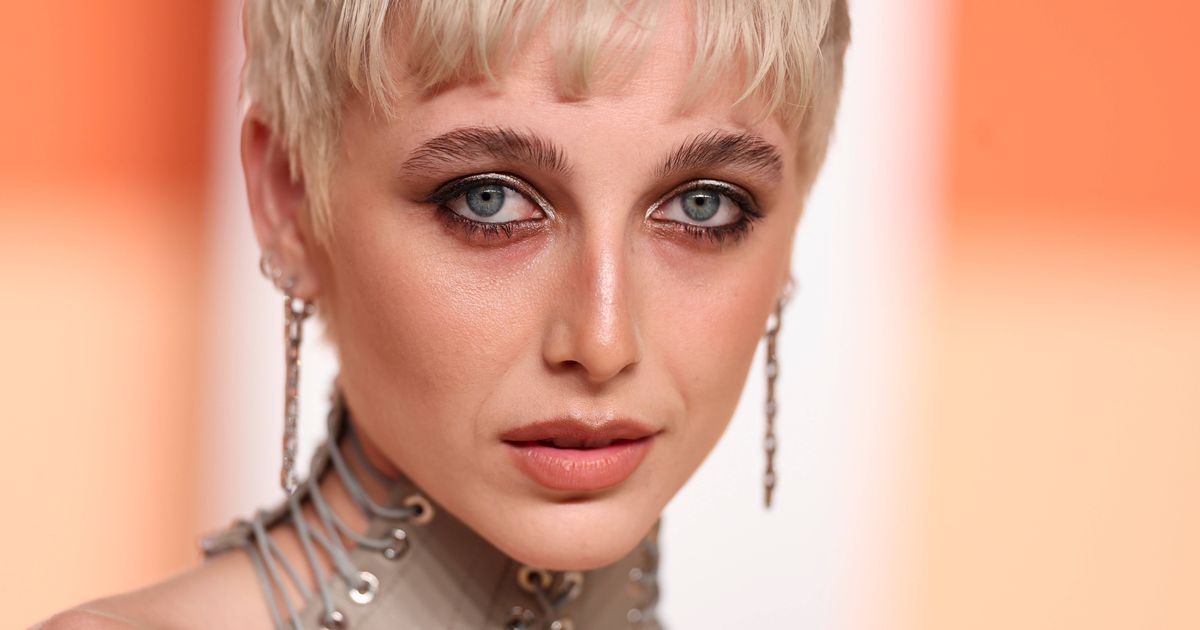 Emma Chamberlain's rise to fame explained including first YouTube videos