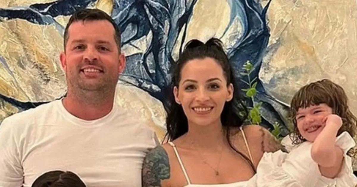 Wife stays by man's side after he left daughter, 2, to die in scorching 43C car
