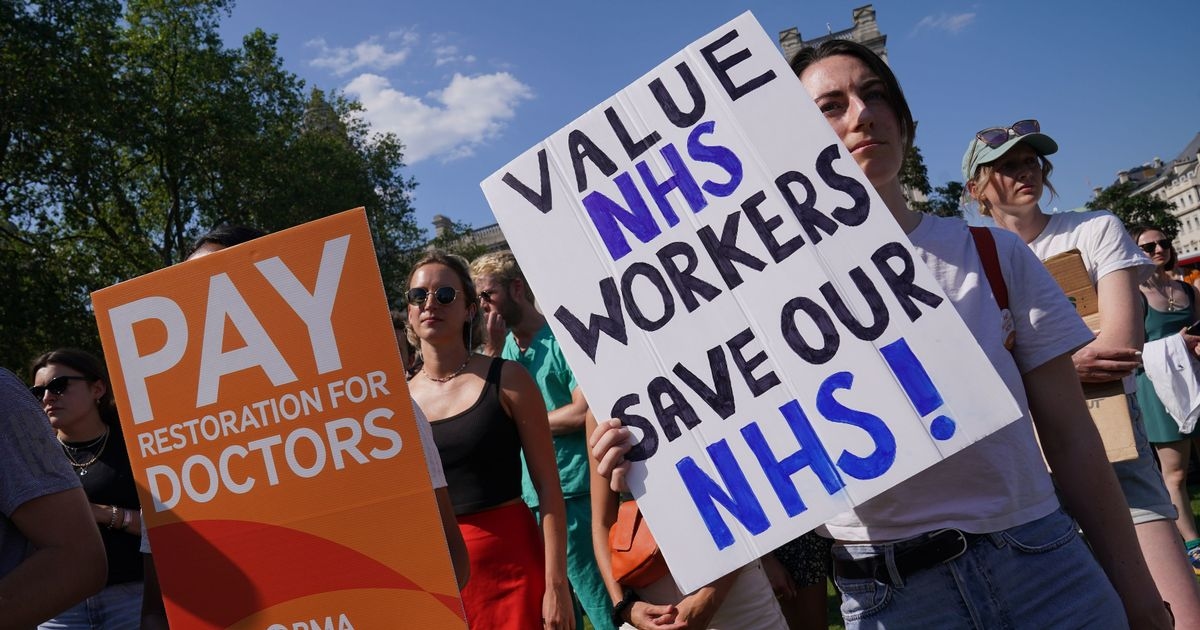 'Doctors must think before downing stethoscopes - strike would be self harm'